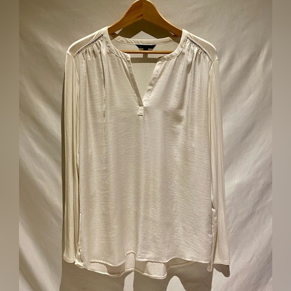 Banana Republic White Long-Sleeve Satin-Front Top, size L - Picture 2 of 8